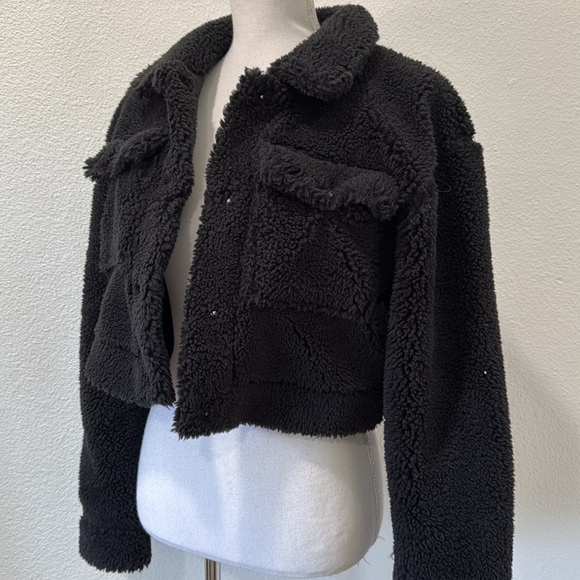 Forever 21 Black Sherpa cropped Jacket Sz m - Picture 2 of 3